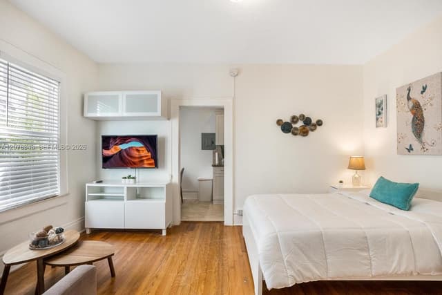 124 Mendoza Ave # 4, Coral Gables FL 33134 - Coral Gables, FL - Photo 2