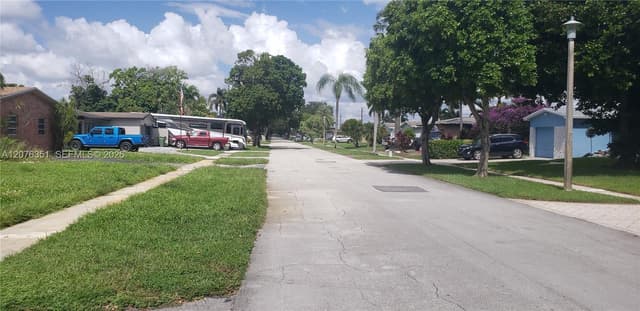 8320 NW 24th Ct, Pembroke Pines FL 33024 - Pembroke Pines, FL - Photo 7