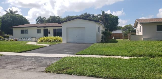 8320 NW 24th Ct, Pembroke Pines FL 33024 - Pembroke Pines, FL - Photo 3