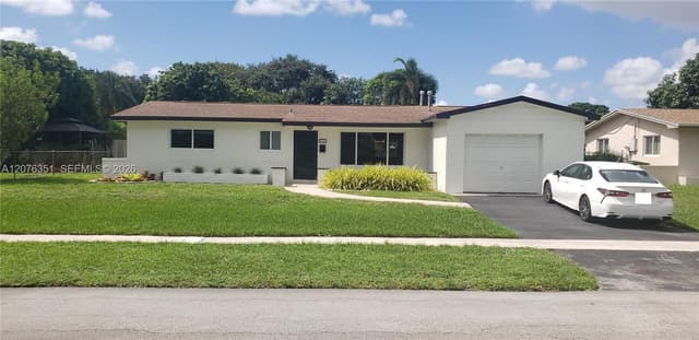 8320 NW 24th Ct, Pembroke Pines FL 33024 - Pembroke Pines, FL - Photo 4