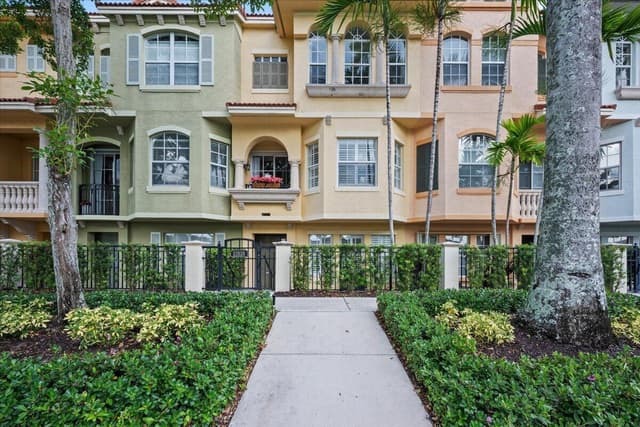 11818 Valencia Gardens Avenue, Palm Beach Gardens FL 33410 - Palm Beach Gardens, FL - Photo 3
