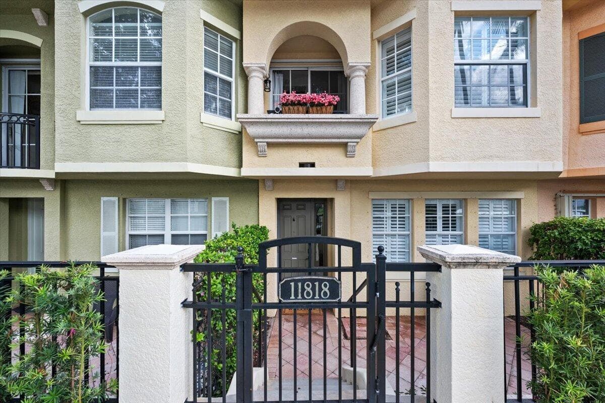11818 Valencia Gardens Avenue, Palm Beach Gardens FL 33410 - Palm Beach Gardens, FL - Photo 1