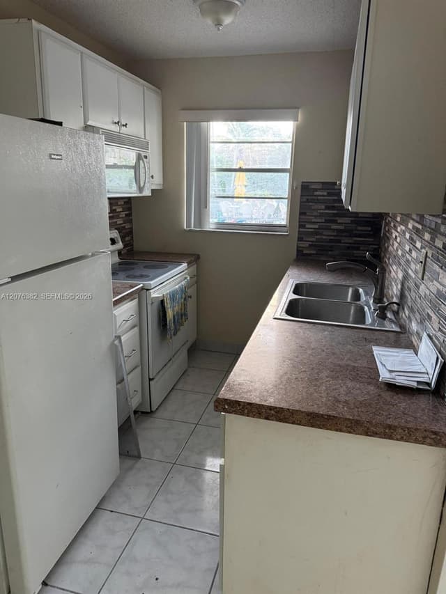 2145 Pierce St # 116, Hollywood FL 33020 - Hollywood, FL - Photo 2