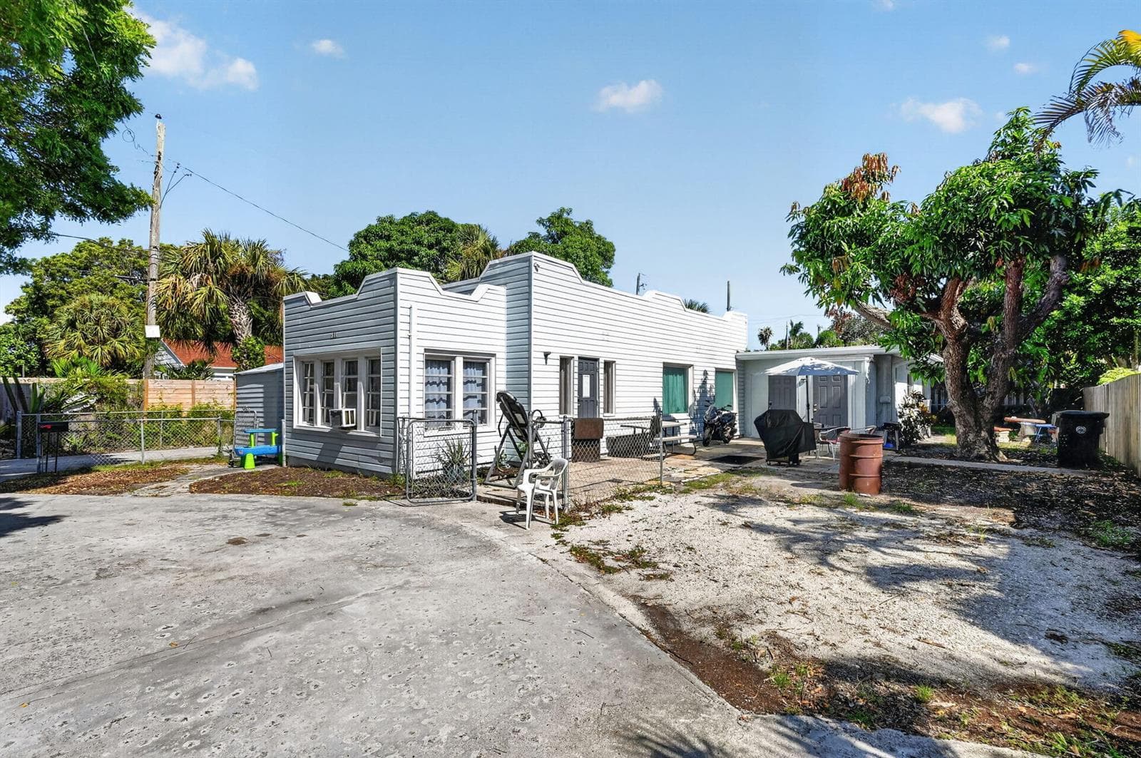 633 Franklin Road, West Palm Beach FL 33405 - West Palm Beach, FL - Photo 1