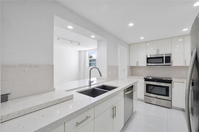 90 Edgewater Dr # 104, Coral Gables FL 33133 - Coral Gables, FL - Photo 4