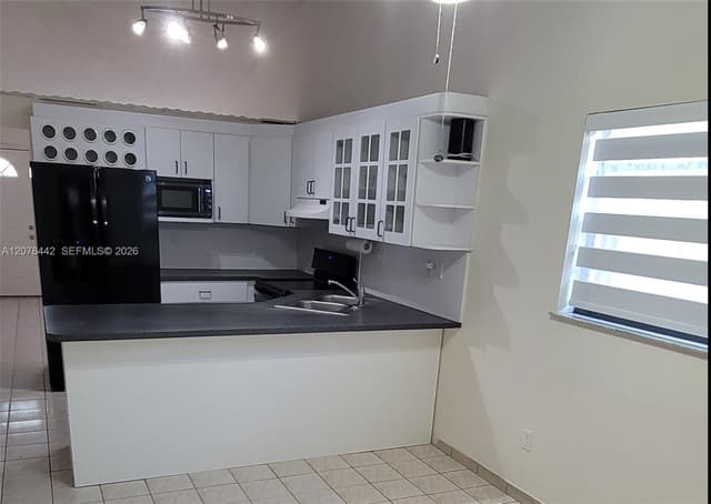 2121 W 54th St, Hialeah FL 33016 - Hialeah, FL - Photo 6