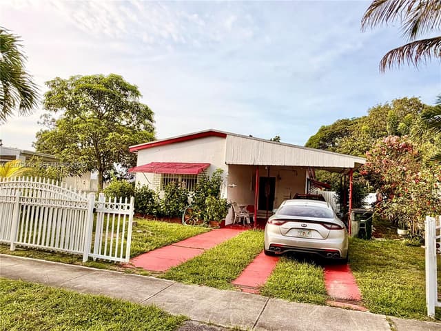 1440 NE 136th St, North Miami FL 33161 - North Miami, FL - Photo 2