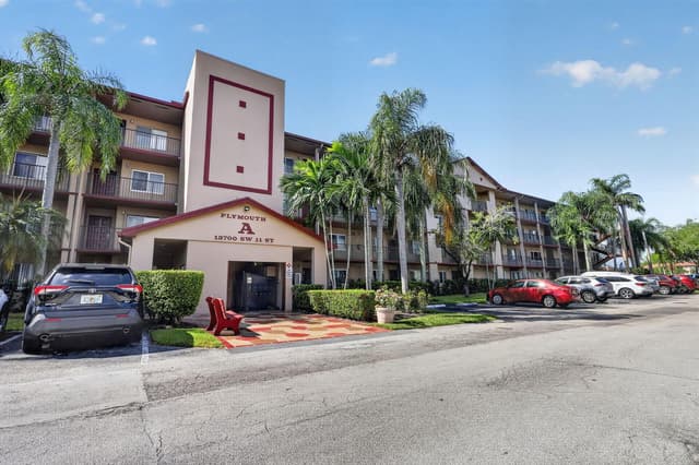 13700 SW 11th Street # 203A, Pembroke Pines FL 33027 - Pembroke Pines, FL - Photo 2