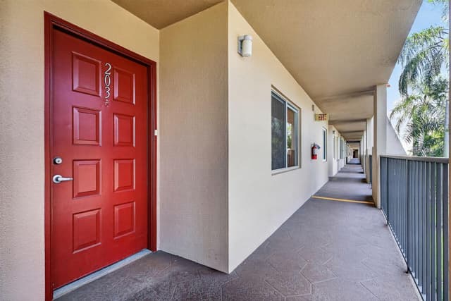 13700 SW 11th Street # 203A, Pembroke Pines FL 33027 - Pembroke Pines, FL - Photo 5