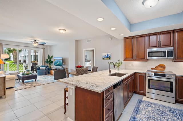 814 BAY COLONY Drive S, Juno Beach FL 33408 - Juno Beach, FL - Photo 2