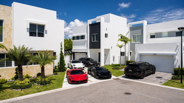 10381 NW 67th Ter, Doral FL 33178 - Doral, FL - Photo 2