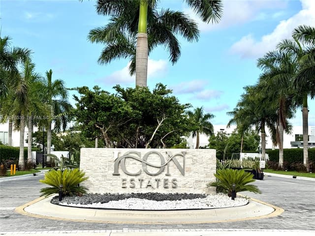 10381 NW 67th Ter, Doral FL 33178 - Doral, FL - Photo 3