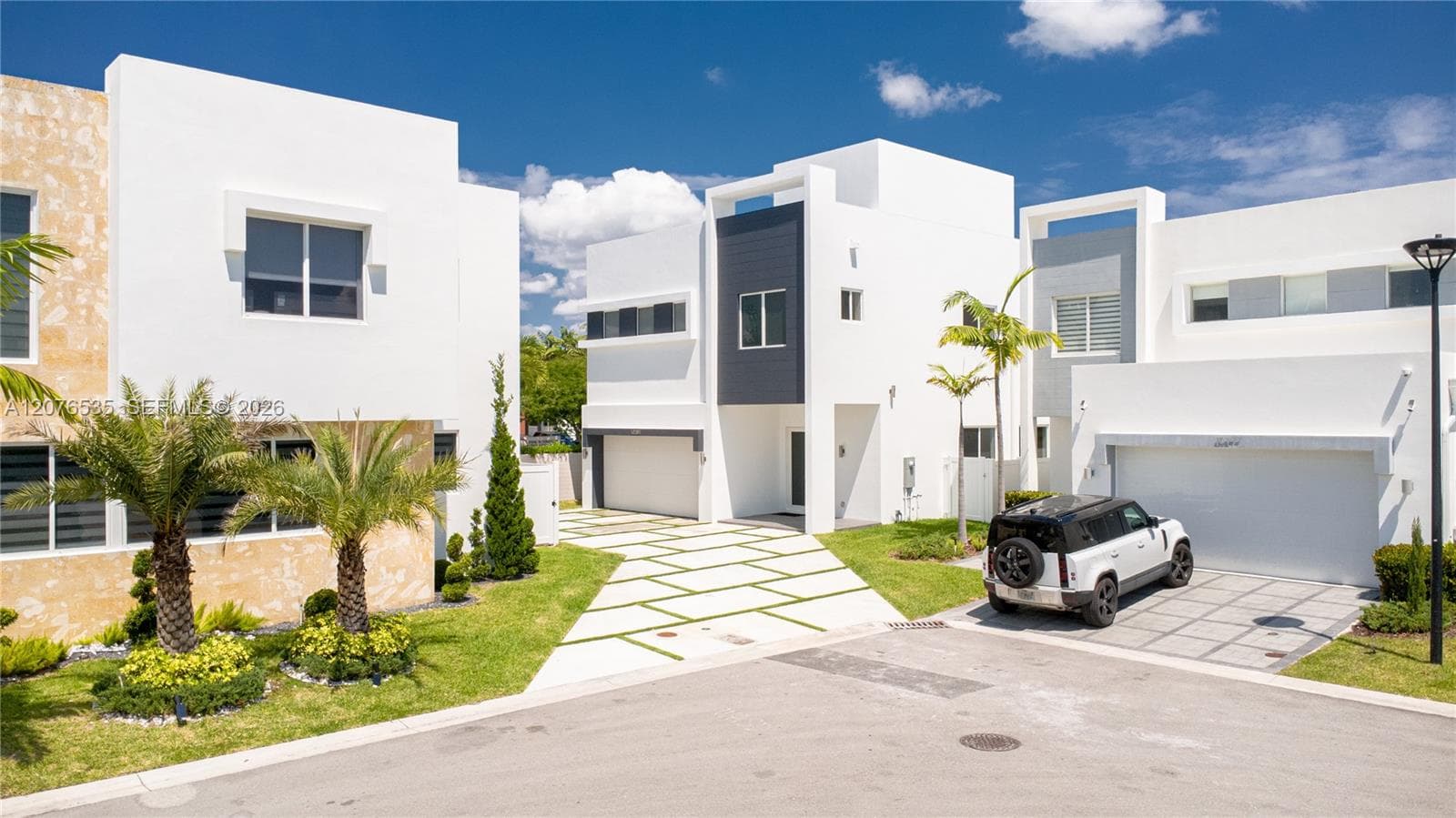 10381 NW 67th Ter, Doral FL 33178