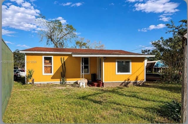 398 Cypress Ave, Pahokee FL 33476 - Pahokee, FL - Photo 2