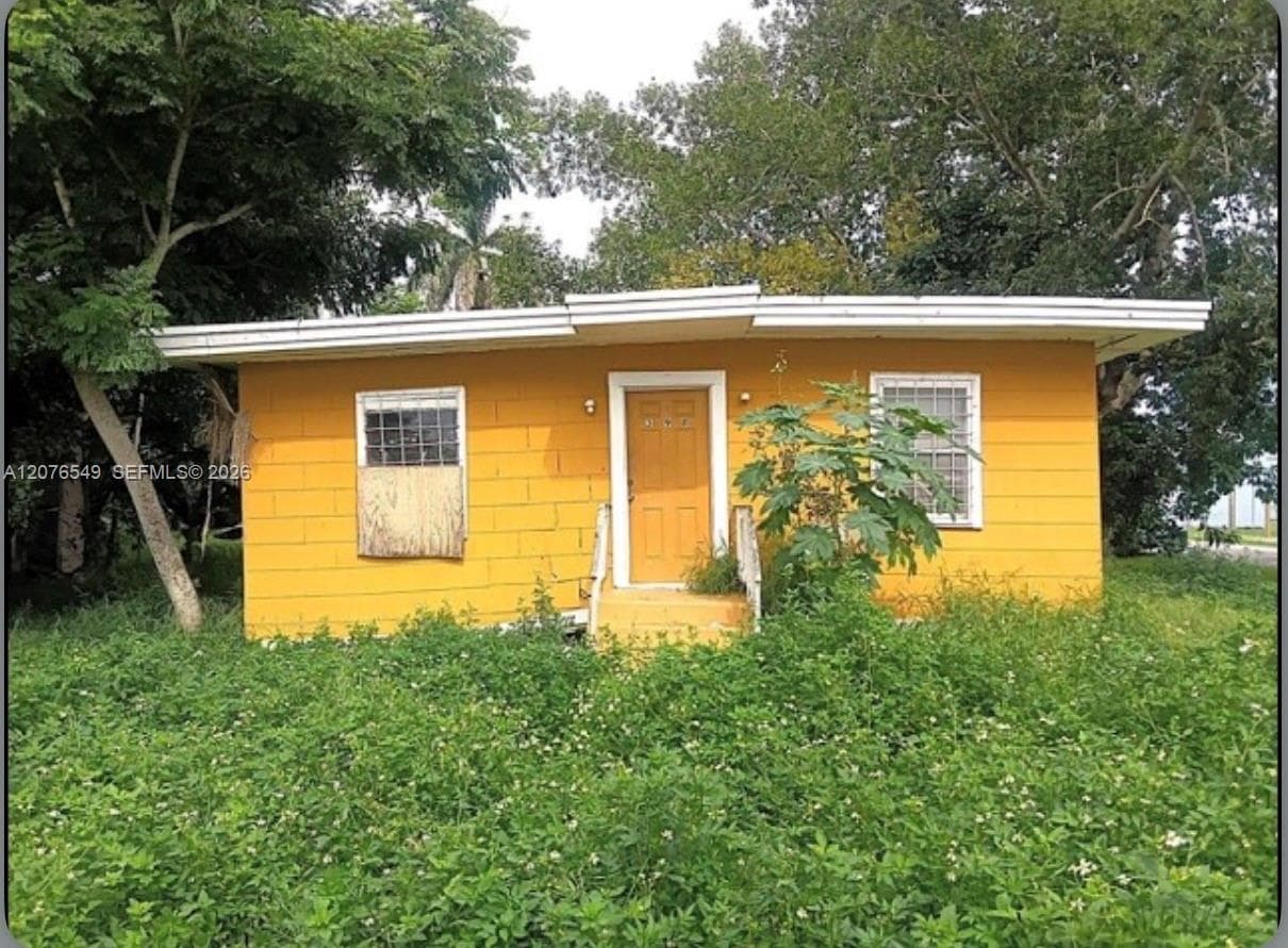 398 Cypress Ave, Pahokee FL 33476