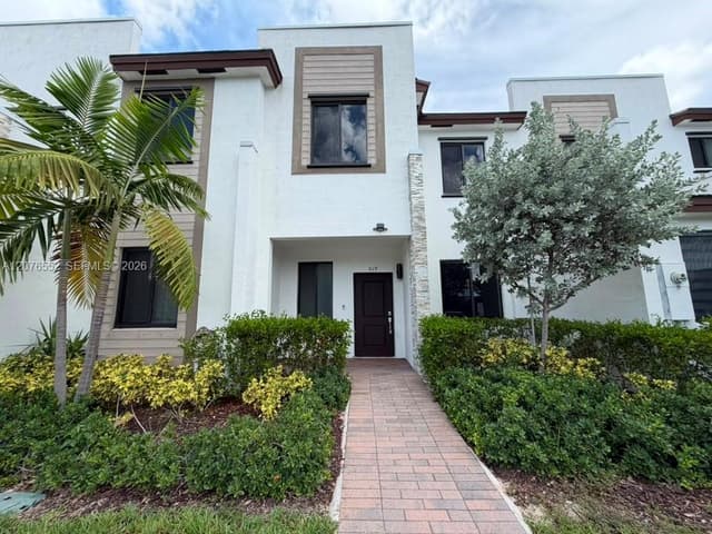519 NE 208th Ter, Miami FL 33179 - Miami, FL - Photo 2