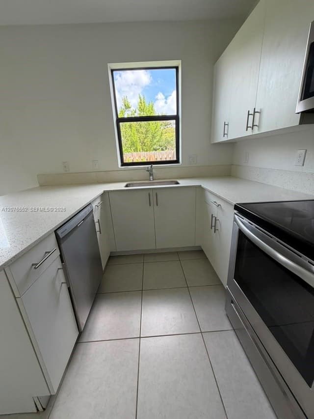 519 NE 208th Ter, Miami FL 33179 - Miami, FL - Photo 6