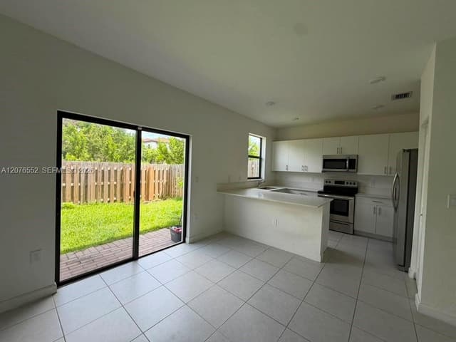 519 NE 208th Ter, Miami FL 33179 - Miami, FL - Photo 7