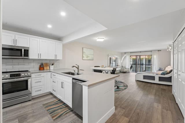 327 LAKEVIEW Drive # 203, Weston FL 33326 - Weston, FL - Photo 4