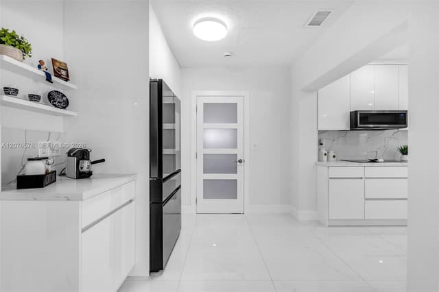 1270 W 64th Ter, Hialeah FL 33012 - Hialeah, FL - Photo 6