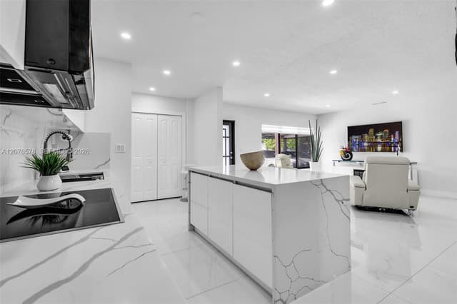 1270 W 64th Ter, Hialeah FL 33012 - Hialeah, FL - Photo 3