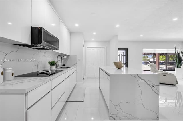 1270 W 64th Ter, Hialeah FL 33012 - Hialeah, FL - Photo 4