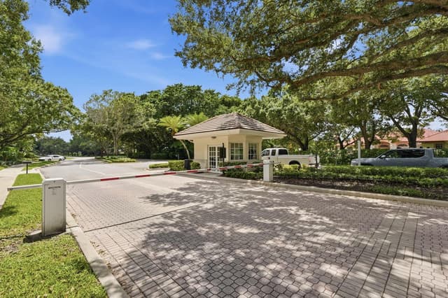8288 MAN O WAR Road, Palm Beach Gardens FL 33418 - Palm Beach Gardens, FL - Photo 2