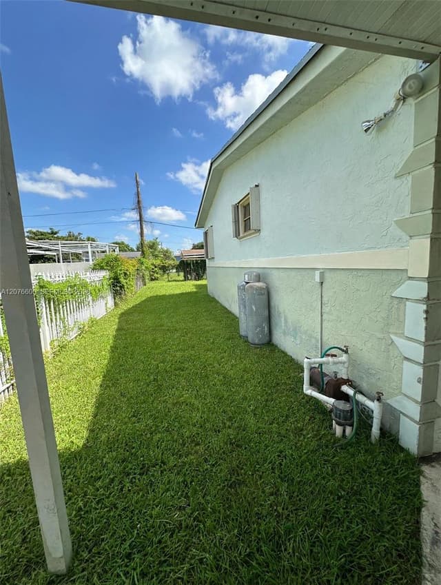 2961 NW 162nd St, Miami Gardens FL 33054 - Miami Gardens, FL - Photo 7