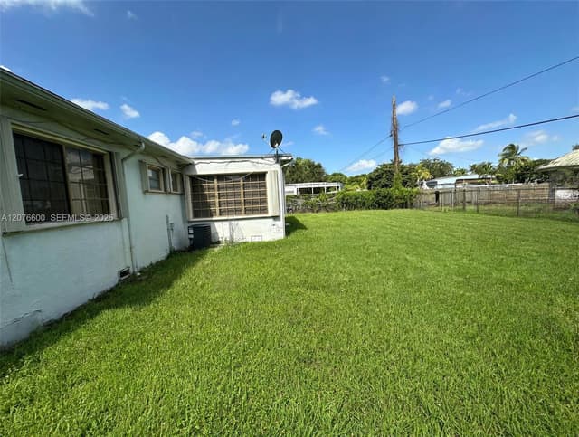 2961 NW 162nd St, Miami Gardens FL 33054 - Miami Gardens, FL - Photo 3