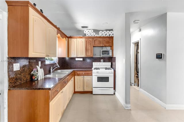 4510 SW 33rd Dr, West Park FL 33023 - West Park, FL - Photo 5