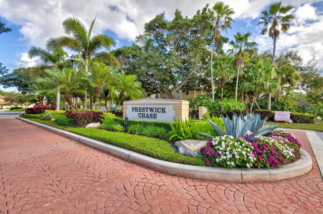 523 Prestwick Circle, Palm Beach Gardens FL 33418 - Palm Beach Gardens, FL - Photo 2