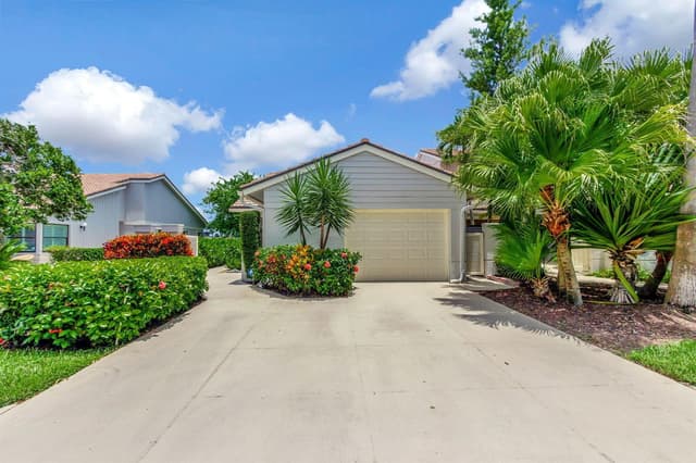 523 Prestwick Circle, Palm Beach Gardens FL 33418 - Palm Beach Gardens, FL - Photo 3