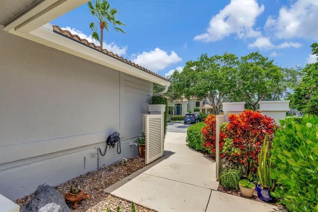 523 Prestwick Circle, Palm Beach Gardens FL 33418 - Palm Beach Gardens, FL - Photo 5