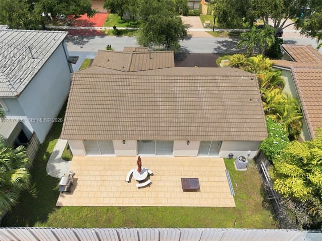 19181 NW 89th Ave, Hialeah FL 33018 - Hialeah, FL - Photo 2