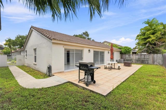 19181 NW 89th Ave, Hialeah FL 33018 - Hialeah, FL - Photo 3