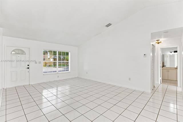 19181 NW 89th Ave, Hialeah FL 33018 - Hialeah, FL - Photo 5