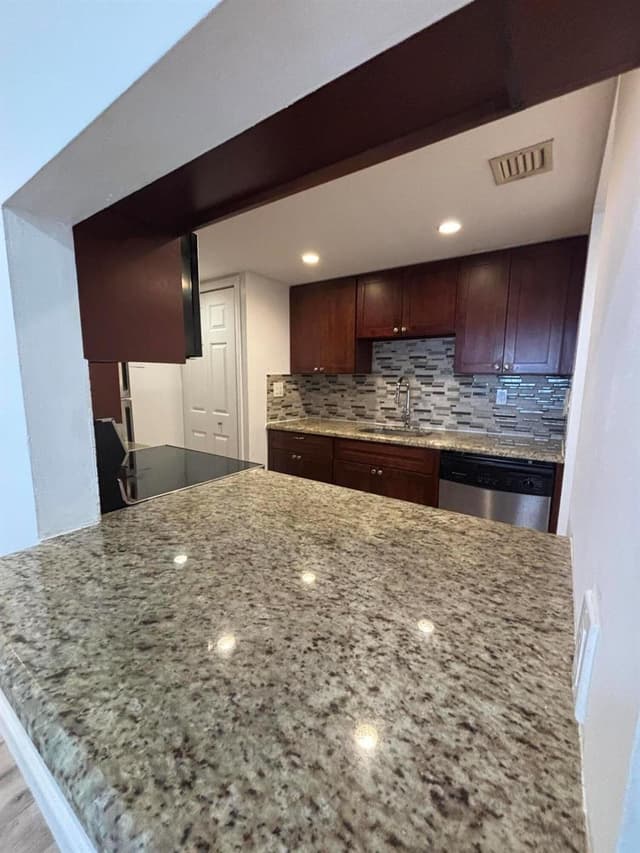 220 LAKEVIEW Drive # 103, Weston FL 33326 - Weston, FL - Photo 6