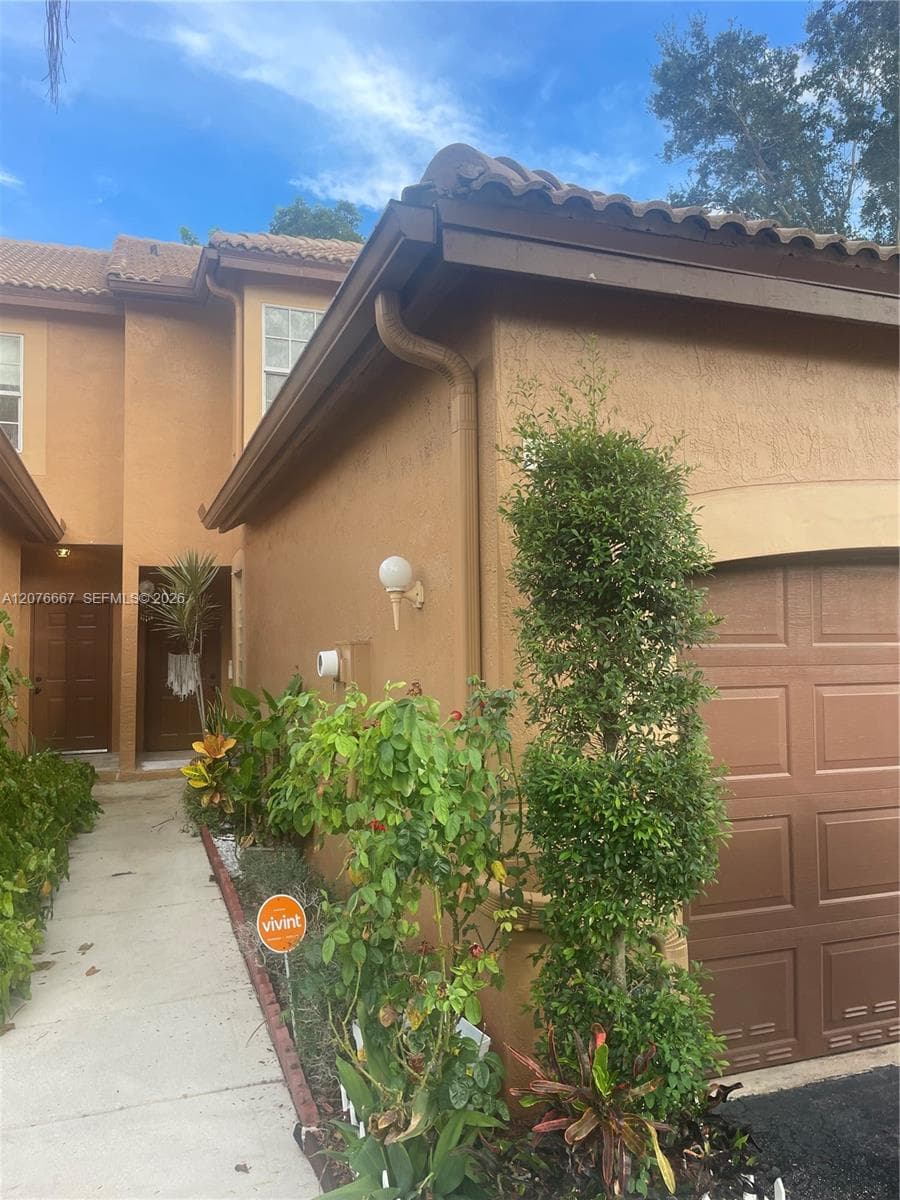 1522 Barcelona Way # 20, Weston FL 33327 - Weston, FL - Photo 1