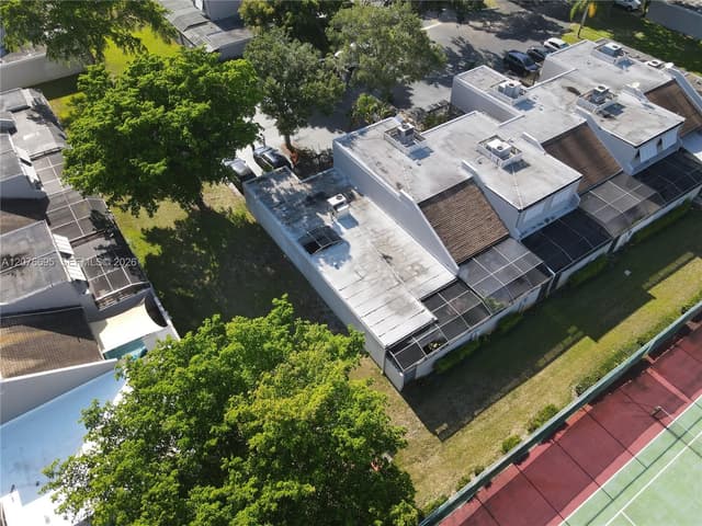 1541 NW 113th Ave, Pembroke Pines FL 33026 - Pembroke Pines, FL - Photo 3