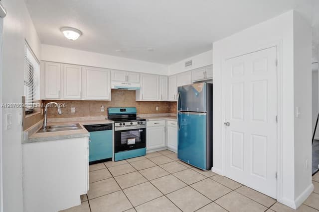 4511 Treehouse Ln # B, Tamarac FL 33319 - Tamarac, FL - Photo 5