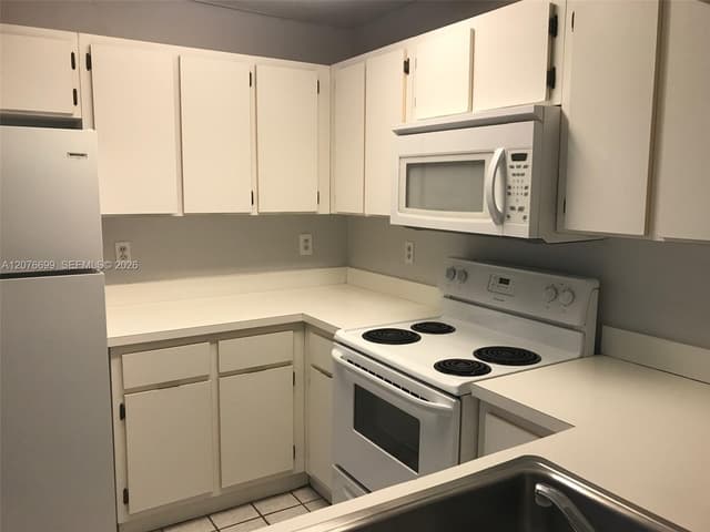 9810 Hammocks Blvd # 202, Miami FL 33196 - Miami, FL - Photo 4