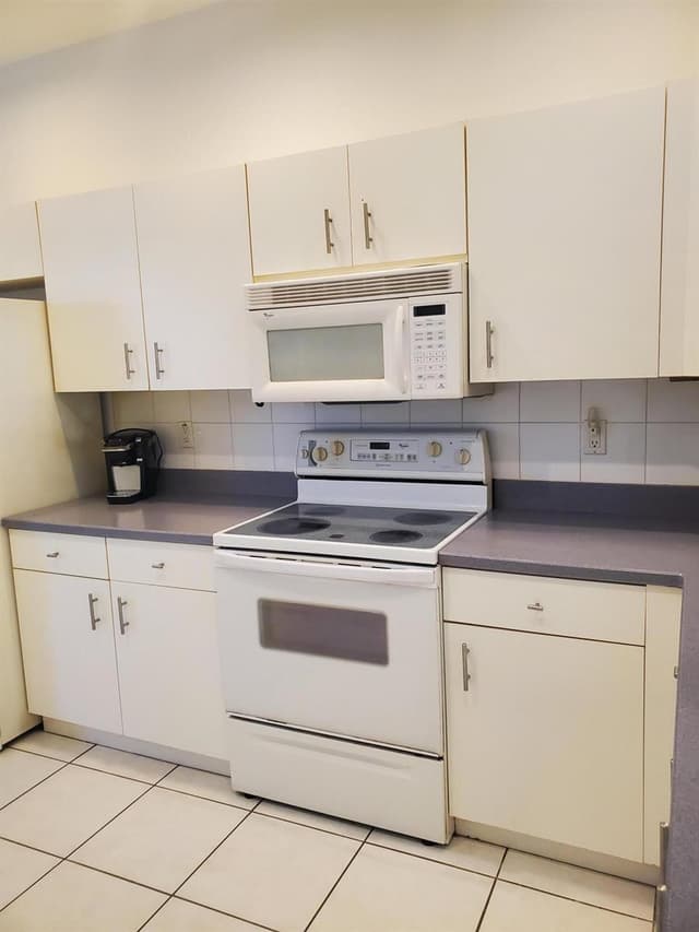 10724 ROYAL CARIBBEAN Circle, Boynton Beach FL 33437 - Boynton Beach, FL - Photo 7
