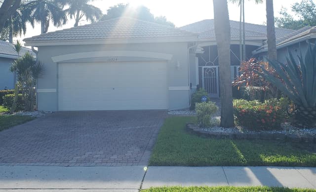 10724 ROYAL CARIBBEAN Circle, Boynton Beach FL 33437 - Boynton Beach, FL - Photo 3