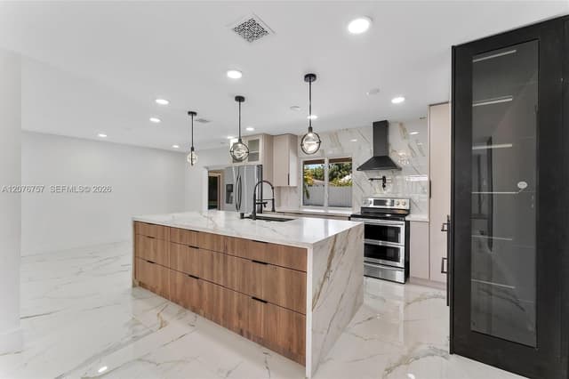 7220 NW 10th Pl, Plantation FL 33313 - Plantation, FL - Photo 4