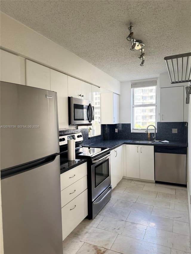 770 CLAUGHTON ISLAND DR # 601, Miami FL 33131 - Miami, FL - Photo 2