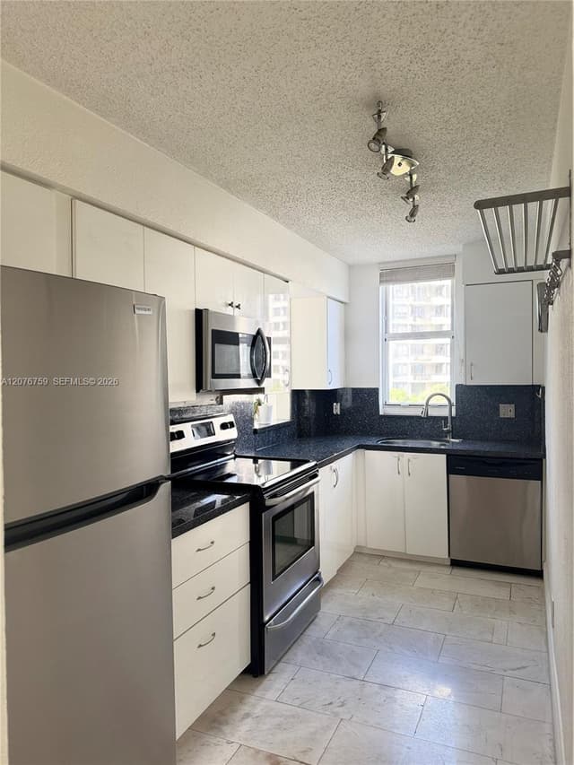 770 CLAUGHTON ISLAND DR # 601, Miami FL 33131 - Miami, FL - Photo 3