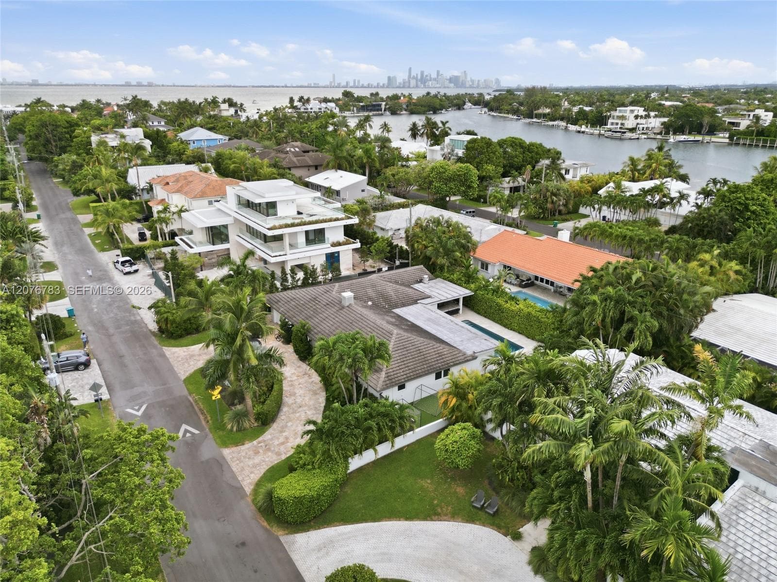 571 S Mashta Dr, Key Biscayne FL 33149 - Key Biscayne, FL - Photo 1
