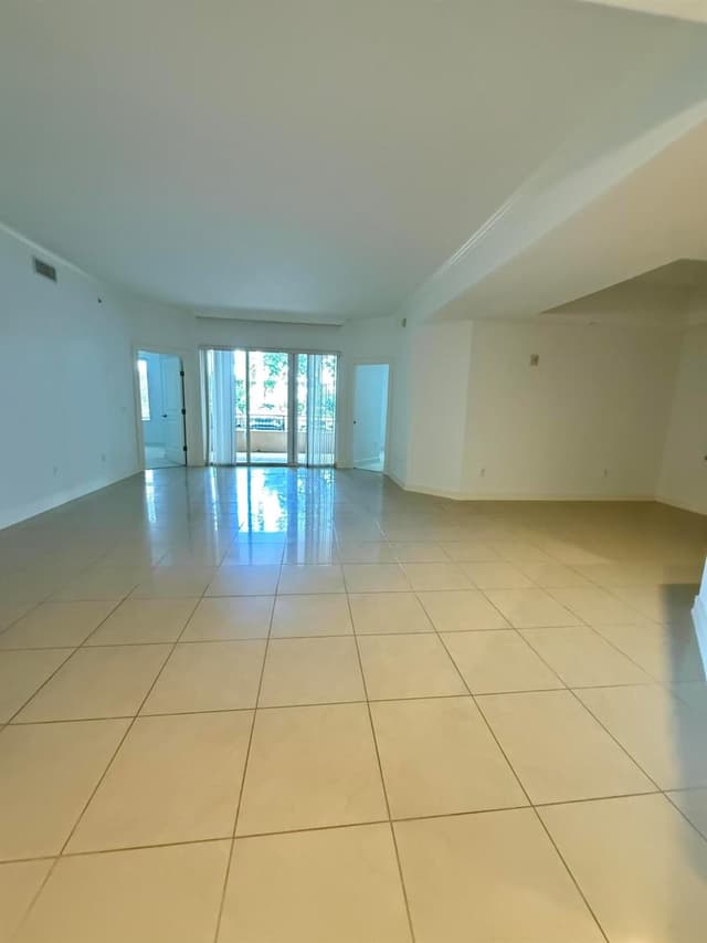 16101 Emerald Estates Drive # 153, Weston FL 33331 - Weston, FL - Photo 5