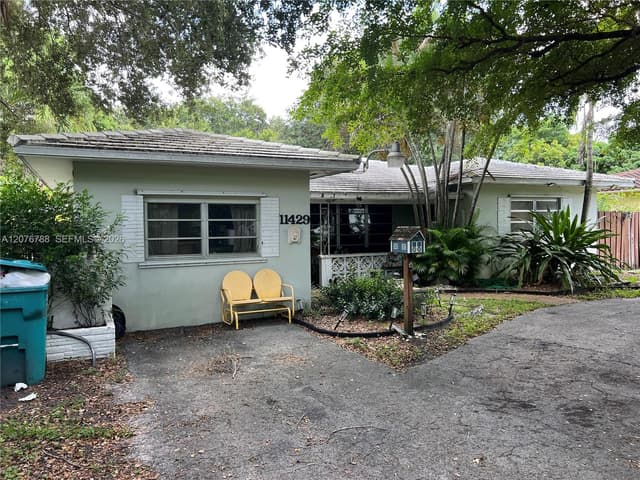 11429 NE 11th Pl, Biscayne Park FL 33161 - Biscayne Park, FL - Photo 2