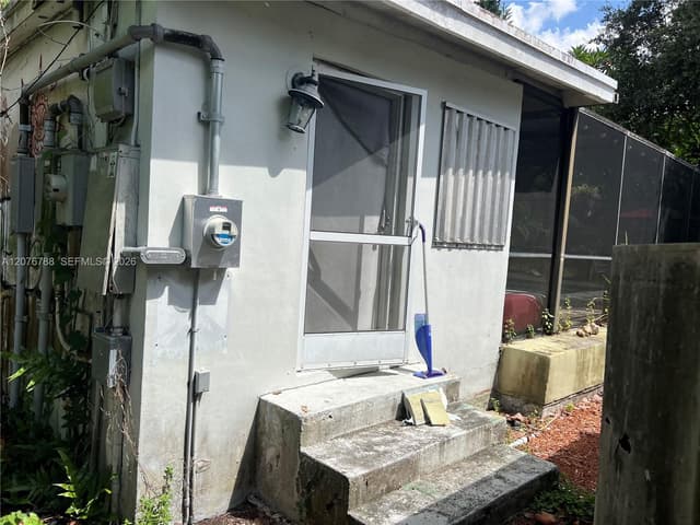 11429 NE 11th Pl, Biscayne Park FL 33161 - Biscayne Park, FL - Photo 3
